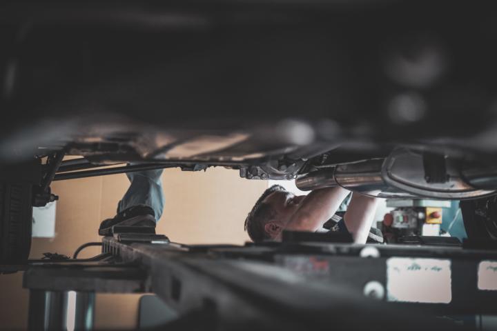 DSP-freie-KFZ-Werkstatt_Hubstuetze_24-27 Wohnmobil Hubstützen Nachrüsten in Heidenheim