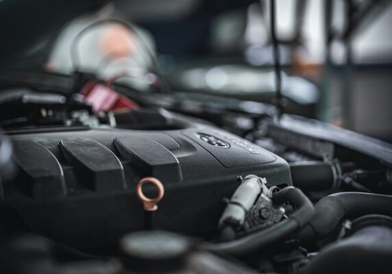 Wartung, Kundendienst und Service in Heidenheim: Bild einer Motors während der Durchführung eines Kundendienstes